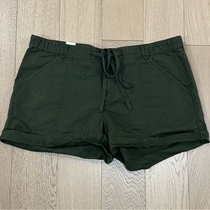 NWT olive army green cuffed cargo shorts slash pocket size 12